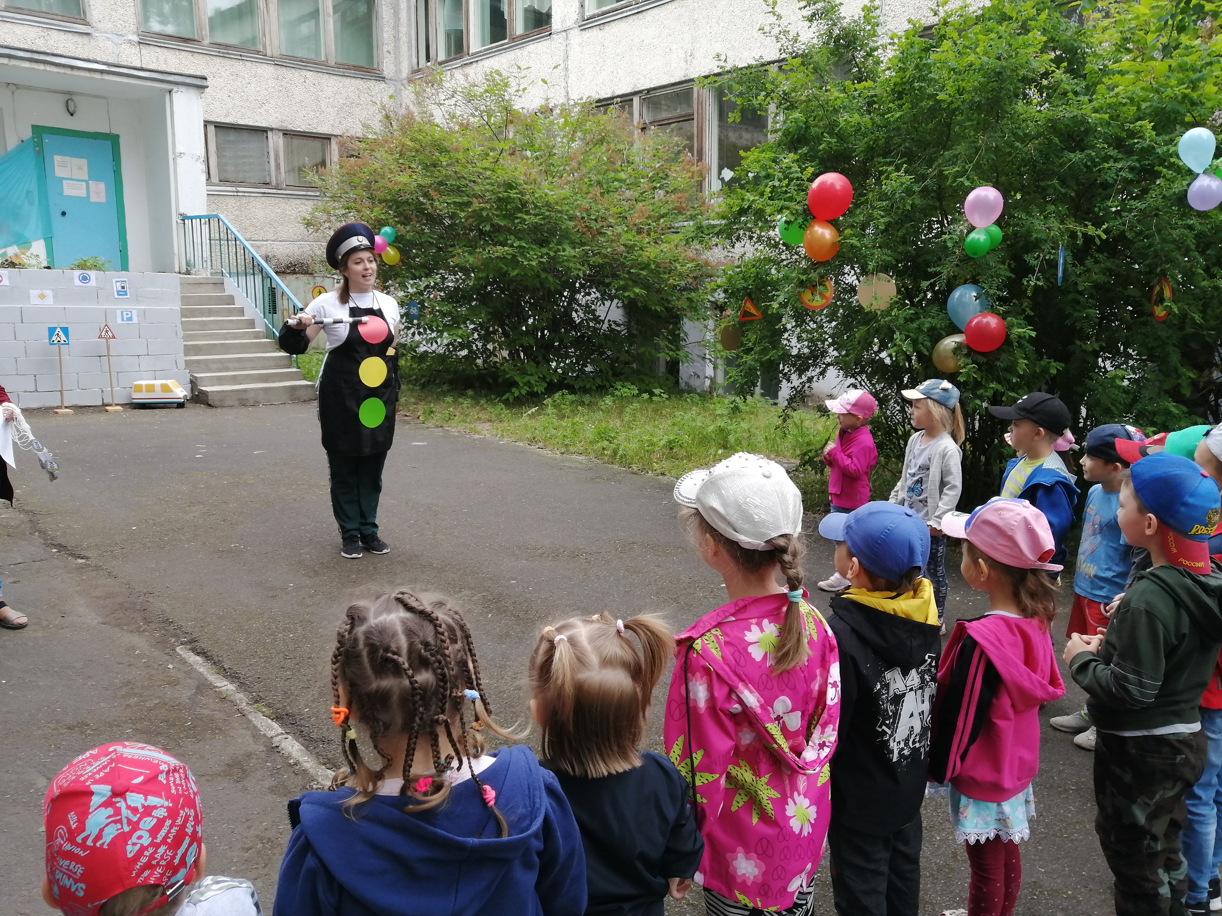 08.07.2021 г. в МБДОУ д/с №1 «Чебурашка» прошло мероприятие по ПДД «Веселый  светофор» | Комитет образования Администрации города Усть-Илимска. 2016-2020